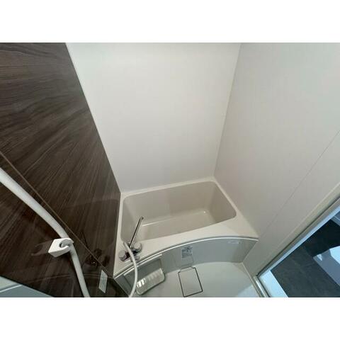 バス・シャワールーム　清潔感のあるバスルームです