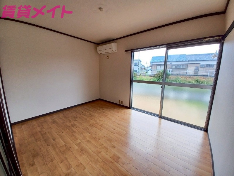 居室・リビング　同型別部屋写真