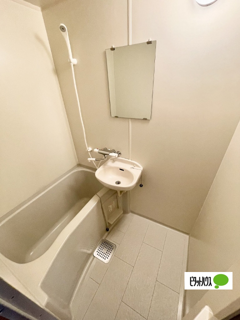 バス・シャワールーム　同物件別部屋