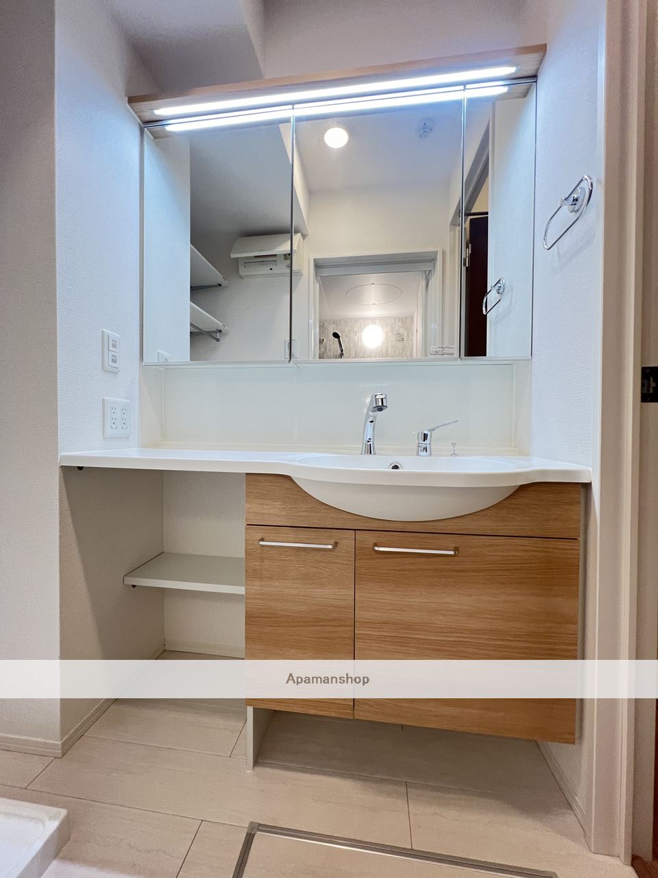 洗面設備　同施工物件内装写真