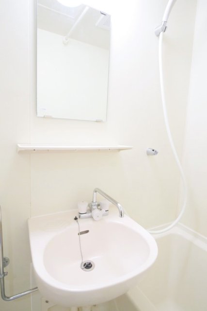 バス・シャワールーム　落ち着いた空間のお風呂です