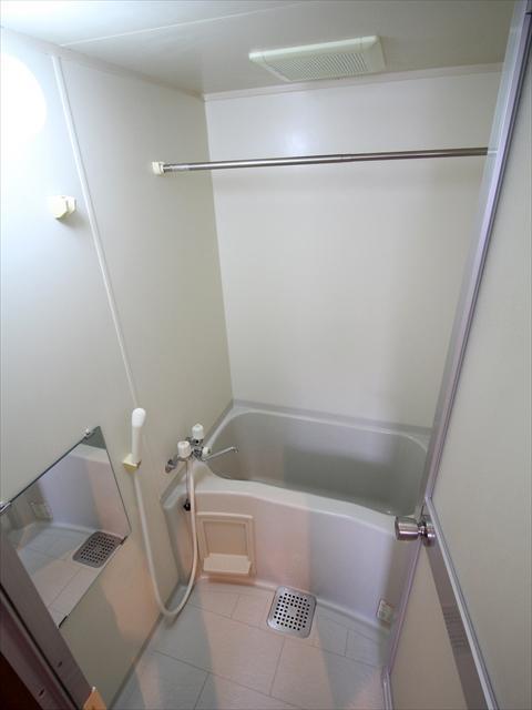 バス・シャワールーム　松山市緑町　グリーンコートなみかた　浴室