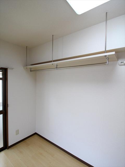 収納　松山市緑町　グリーンコートなみかた　吊棚