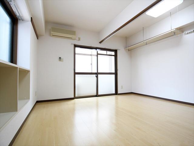 居室・リビング　松山市緑町　グリーンコートなみかた　リビング