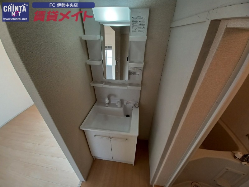 洗面設備　同型参考写真