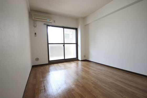 居室・リビング　※別部屋の写真です