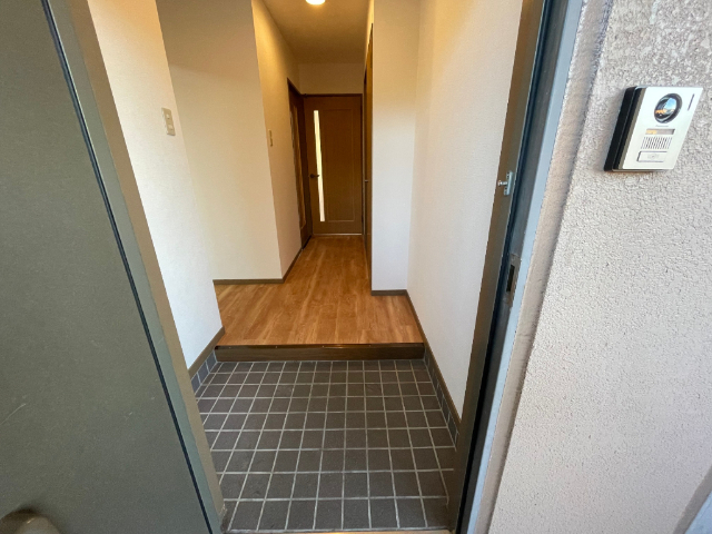 玄関　※室内写真は別室サンプル写真。