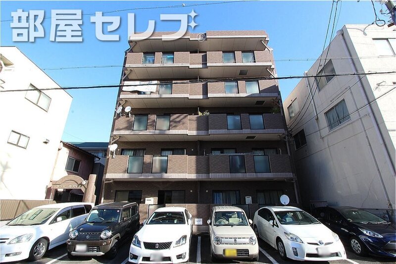 建物外観　５階建てのマンション。
