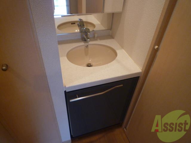 洗面設備　独立洗面台ですね。