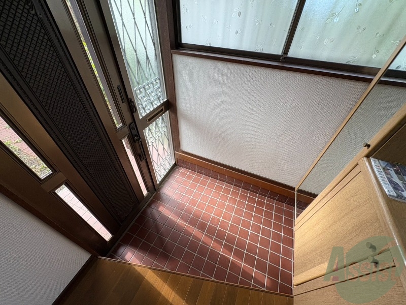 玄関　シンプルな玄関です。広さも問題なく立ち回れます。