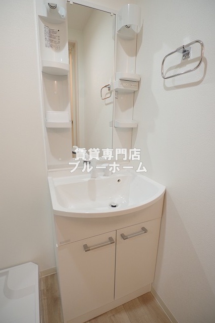 洗面設備　洗面所も収納豊富！