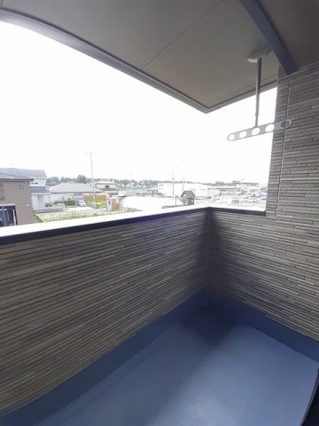 バルコニー　外からの目が気にならないバルコニーで洗濯物が干せます