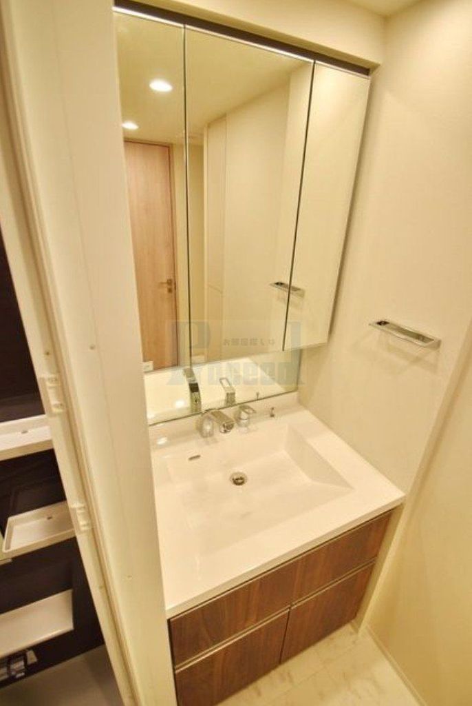 洗面設備　うれしい独立洗面台！