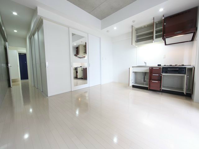 居室・リビング　ＬＤＫ10.9帖　システムキッチン（ガスコンロ3口グリル付）