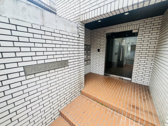 エントランス　落ち着いたエントランスです