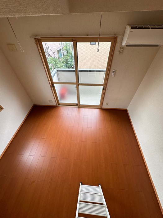 眺望　ロフトからの景観です！天井が高く開放感のある洋室7.5帖のお