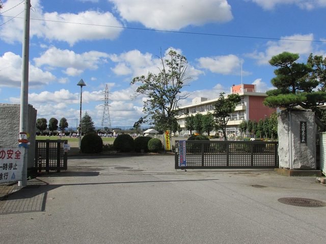 小学校　上三川北小学校（小学校）まで520m