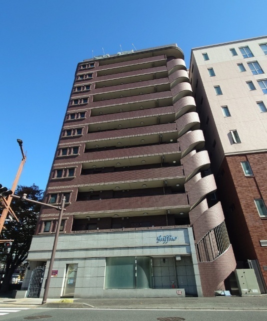 建物外観　オートロック完備