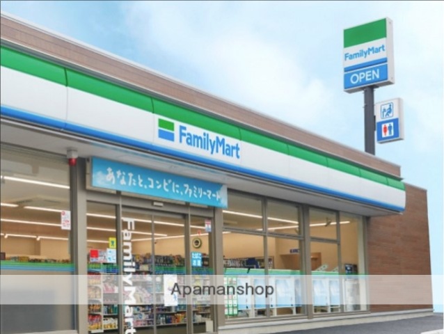 コンビニ　ファミリーマート（コンビニ）まで748m