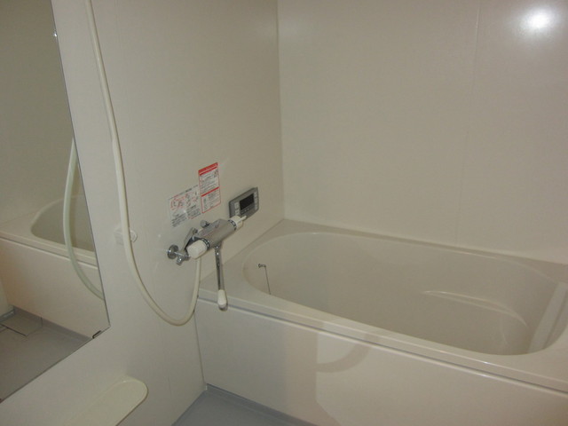 バス・シャワールーム　追焚給湯と浴室乾燥機付き