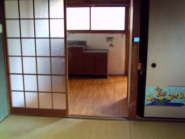 キッチン　コンパクトなキッチンで掃除もラクラク