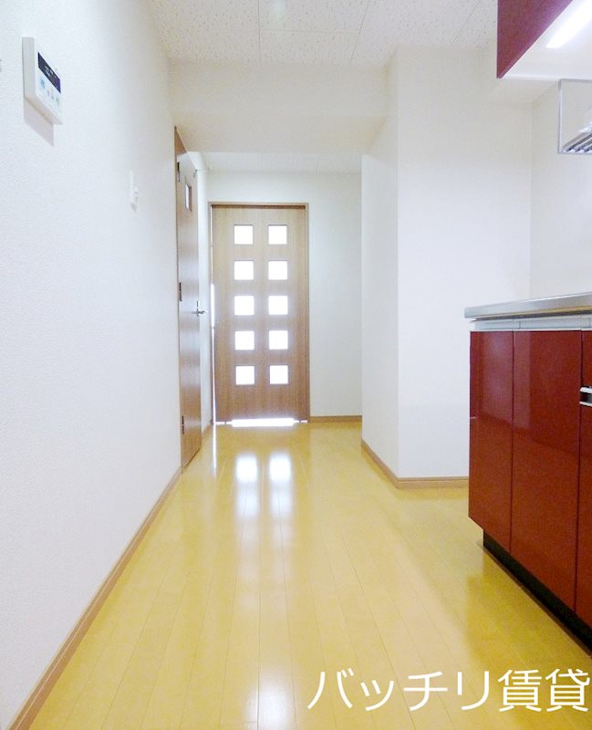 玄関　※同マンション別部屋写真のため、現状優先。