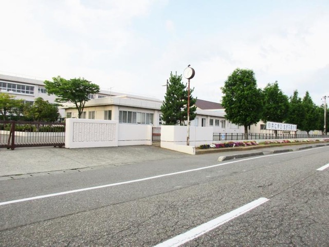 中学校　柏崎市立鏡が沖中学校（中学校）まで1145m