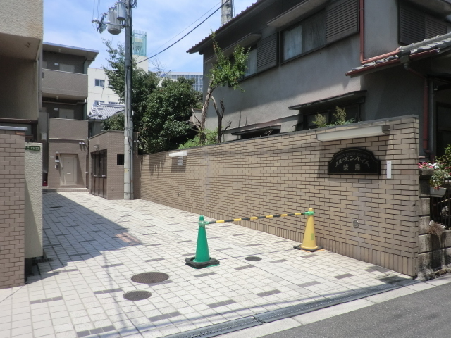 エントランス　マンション玄関です。