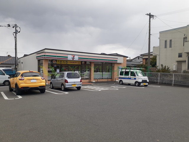 コンビニ　セブンイレブン福岡拾六町2丁目（コンビニ）まで650m