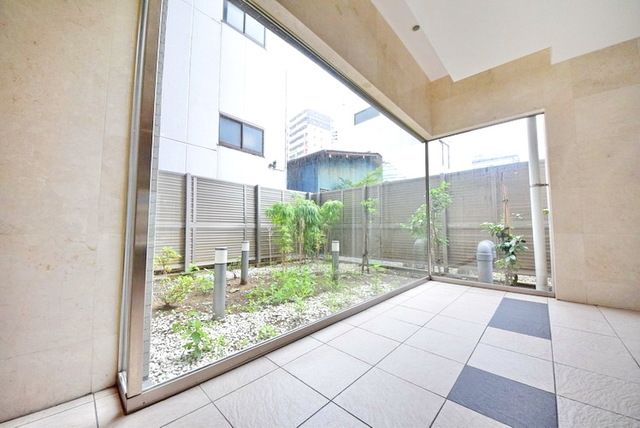 エントランス　綺麗なエントランスホールです