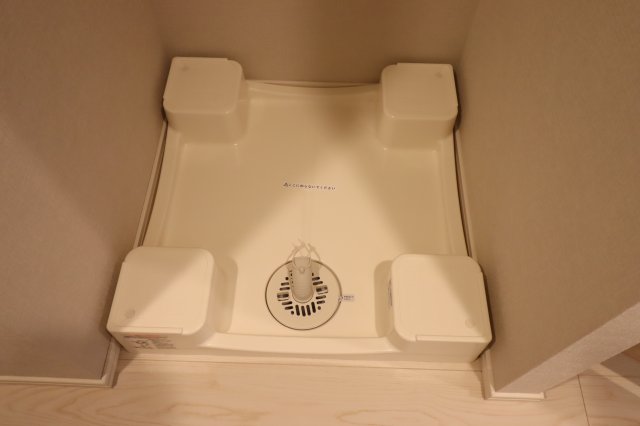 その他設備　防水パン付きの洗濯機置場です。