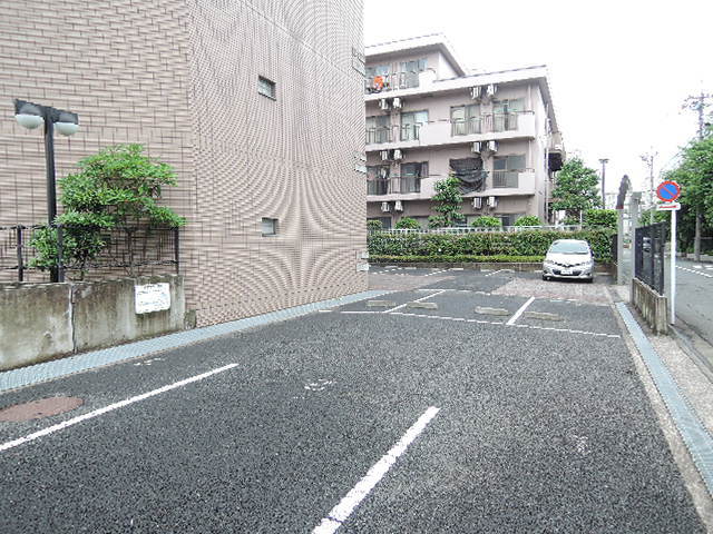 駐車場　敷地内駐車場（空要確認）
