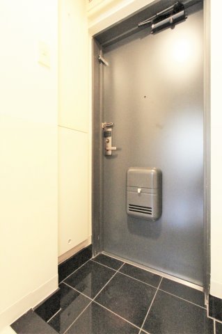 玄関　参考写真（同物件別部屋）