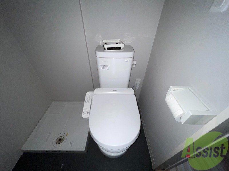トイレ　トイレはこちらのウォシュレット付きになりますね。