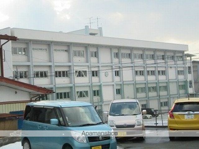中学校　黒石野中学校（中学校）まで666m