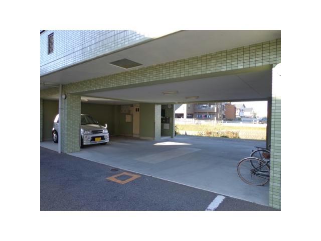 駐車場　駐車場
