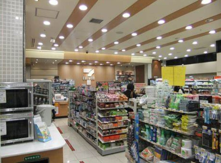コンビニ　セブンイレブン東京ミッドタウン店（コンビニ）まで222m