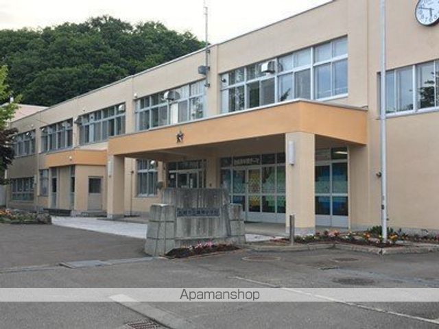 中学校　簾舞中学校（中学校）まで1387m