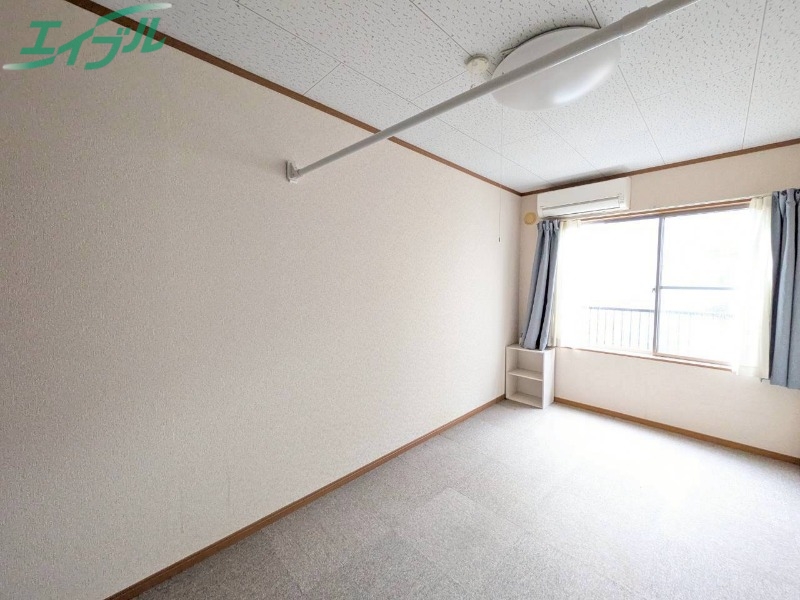 居室・リビング　別部屋参考写真です