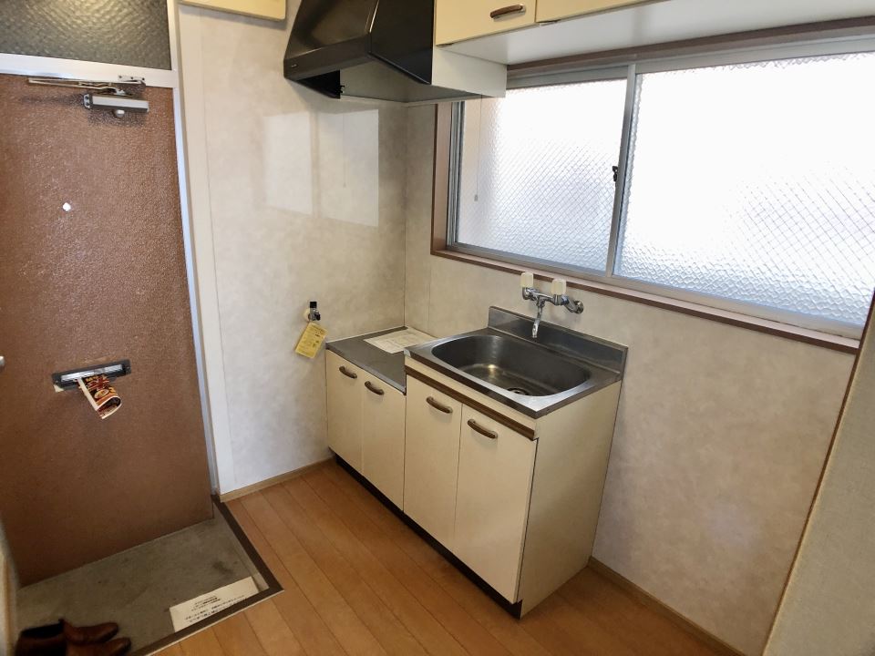 キッチン　２畳のキッチン、２口ガスコンロ置けます