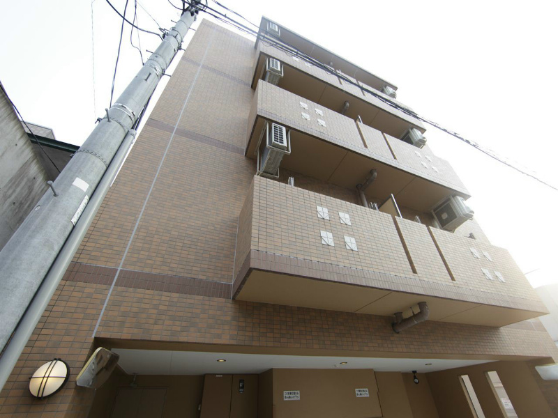 建物外観　外観　防犯カメラ付　オートロック　外壁タイル張り
