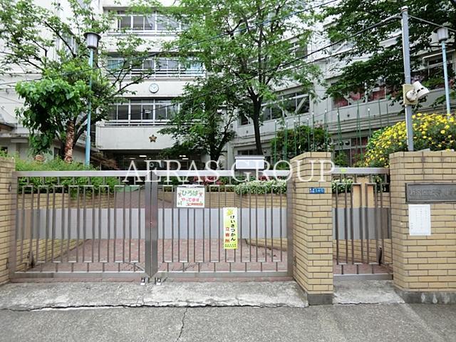 小学校　新宿区立天神小学校（小学校）まで296m