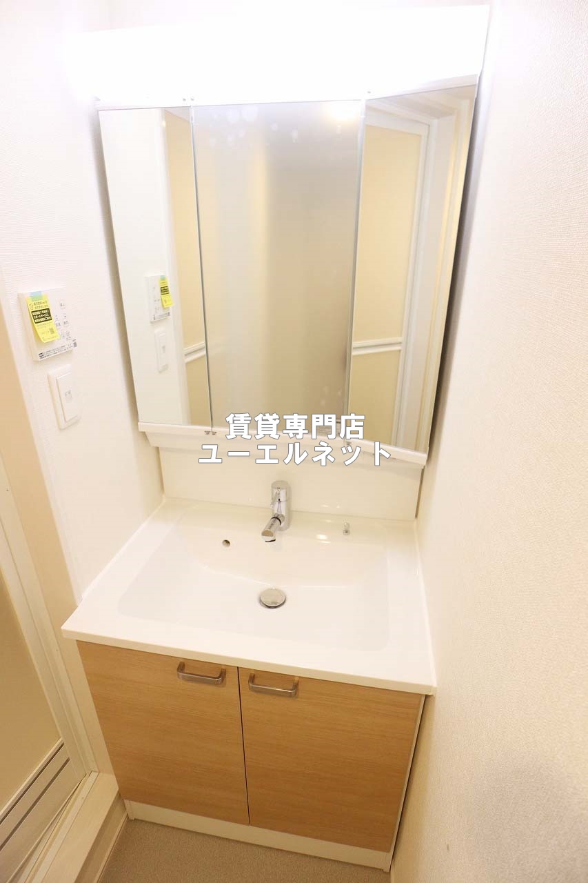洗面設備　清潔感ある独立洗面台で毎日気持ちよく♪