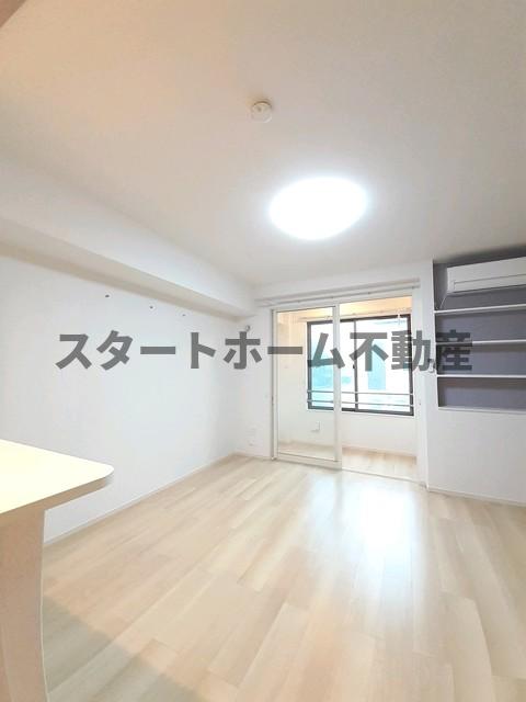 居室・リビング　こちらの居間で趣味の時間をお楽しみください