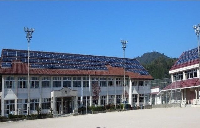 小学校　八重小学校（小学校）まで700m