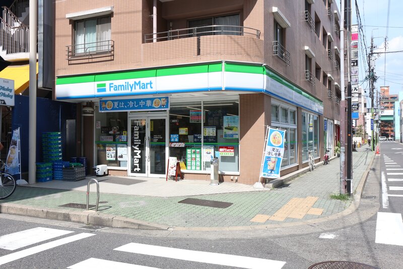 コンビニ　ファミリーマート名古屋栄五丁目店（コンビニ）まで79m