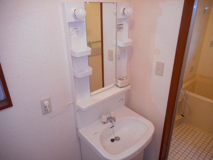 洗面設備　同タイプ反転写真です