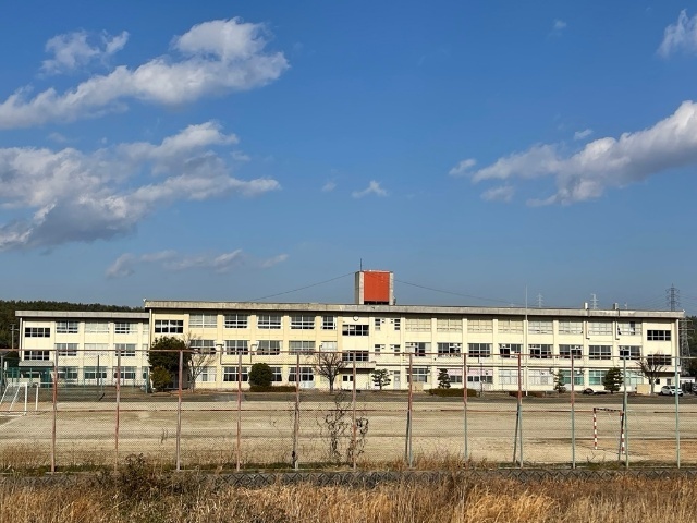中学校　四日市市立西朝明中学校（中学校）まで1386m