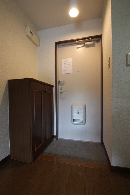 玄関　写真は別室のものになります。