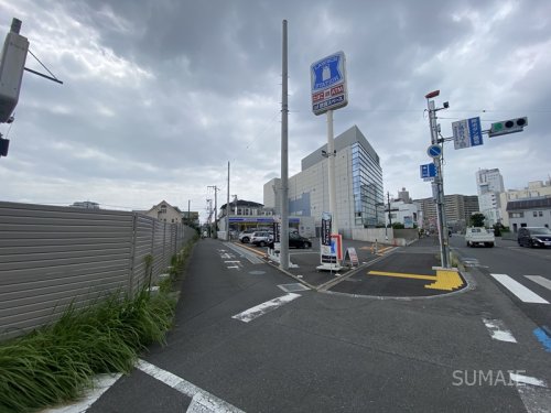 コンビニ　ローソンさいたま上落合八丁目店（コンビニ）まで377m